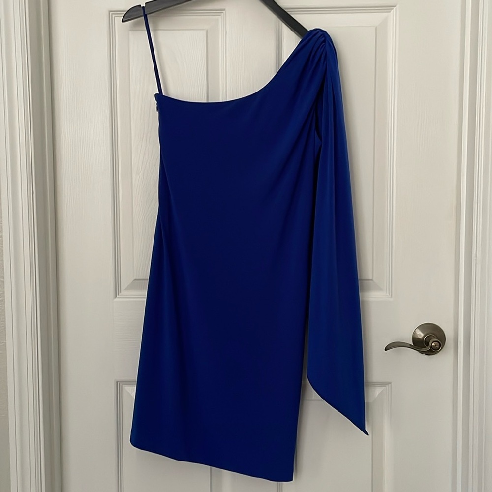 Mark & James Badgley Mischka women’s blue one sleeve shoulder dress